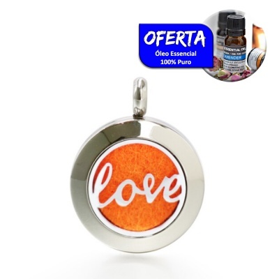 Pingente redondo prateado com interior laranja e palavra love em branco e oferta de óleo essencial