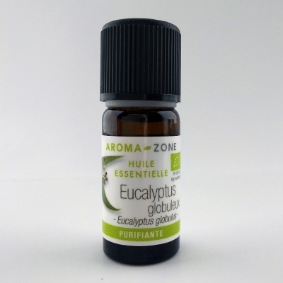 Frasco de óleo essencial de eucalipto com rótulo branco e verde