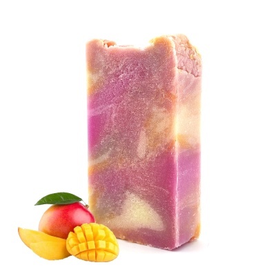 Sabonete sólido colorido com pedaços de manga e manga inteira