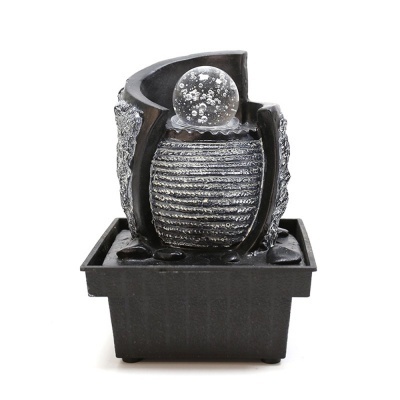 Fonte de água decorativa preta com esfera de vidro