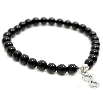 Pulseira de contas negras com pendente infinito prateado