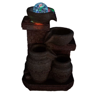Fonte decorativa preta com bola prismática no topo
