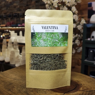 Pacote de alecrim seco da marca Valentina Body Care em embalagem de papel kraft com janela transparente