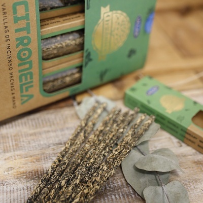 Varilhas de incenso de citronela com embalagem verde