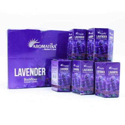 Embalagens roxas de cones de incenso e varetas de ar lápis com fragrância de lavanda da marca AROMATiKA