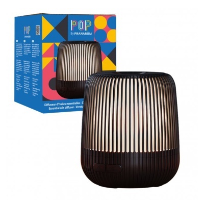 Difusor de óleos essenciais castanho escuro com riscas verticais e embalagem colorida POP by Pranarôm