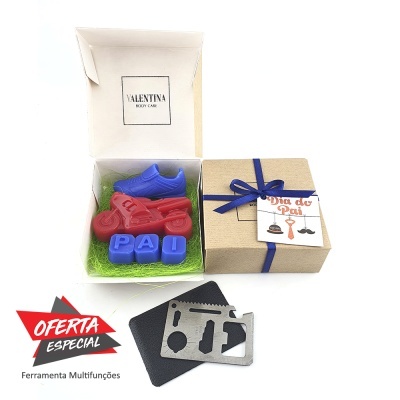 Conjunto de sabonetes coloridos e caixa de presente com etiqueta Dia do Pai