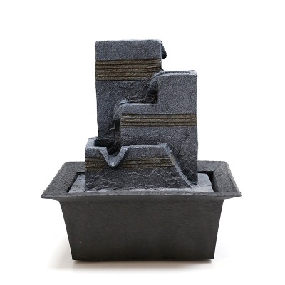 Fonte decorativa cinzenta com três níveis e base rectangular