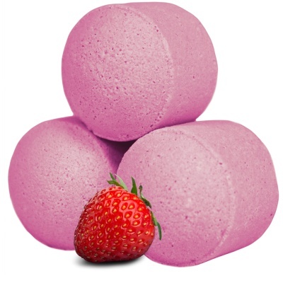 Três bombas de banho rosa com um morango à frente