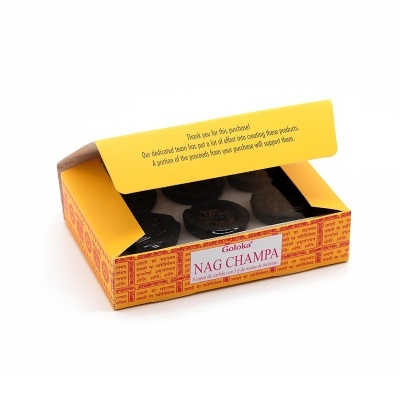 Caixa de incenso Goloka NAG CHAMPA aberta com cones pretos visíveis