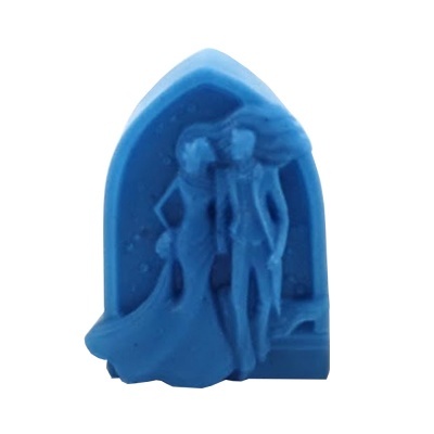 Figura decorativa azul de casal em relevo