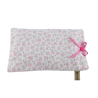 Travesseiro pequeno floral branco e rosa com fita rosa