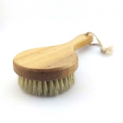 Escova de corpo de madeira com cerdas naturais