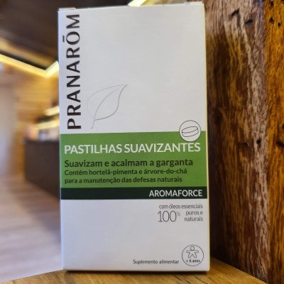 Embalagem branca de pastilhas suavizantes PRANARÔM Aromaforce para a garganta