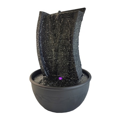 Fonte decorativa para interior cinzenta e preta com luz roxa