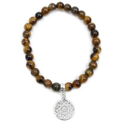 Pulseira de contas castanhas com pendente prateado