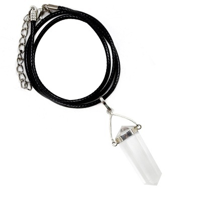 Colar com pendente de cristal transparente em metal prateado e cordão preto