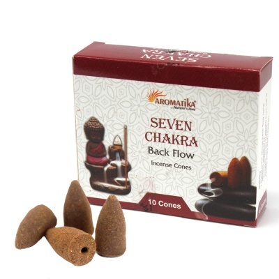 Incenso Aromatika Seven Chakra em cones castanhos com caixa e fumaça