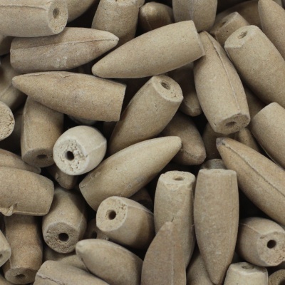 Contas cilíndricas bege com furo central