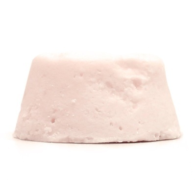 Sabonete sólido rosa claro com textura irregular