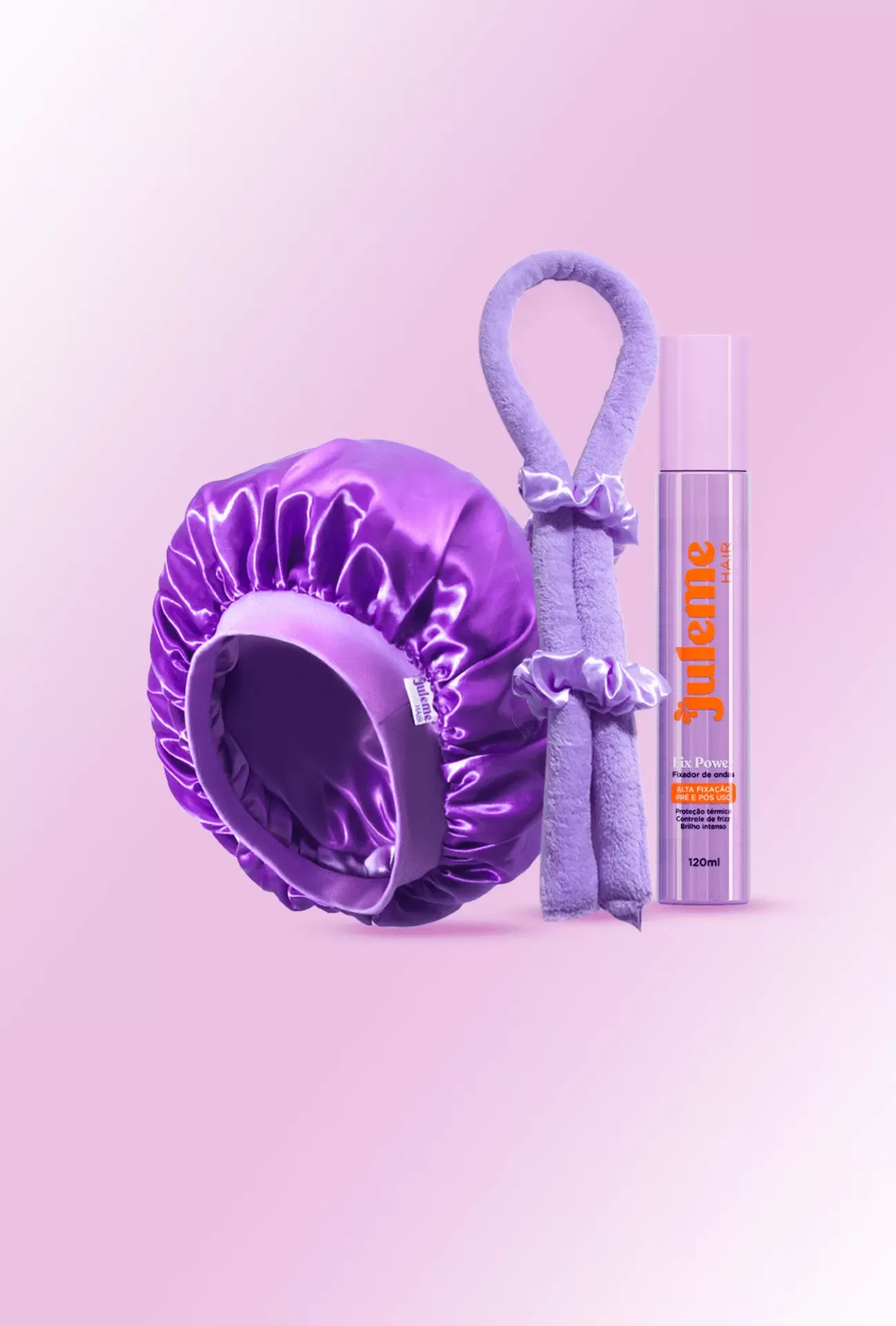 Touca de cetim roxa, laços lilás com laços de cetim e spray fixador Juleme Hair em fundo rosa