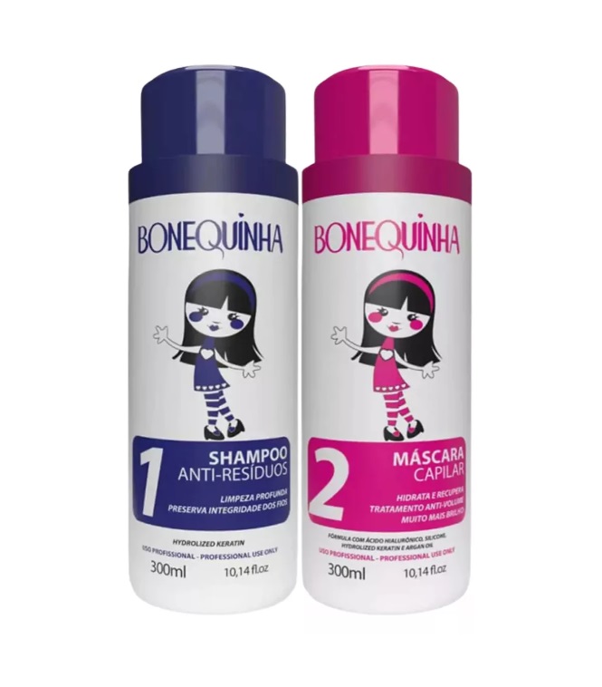 Frascos de shampoo e máscara capilar BONEQUINHA, azul e rosa, com ilustração de boneca.