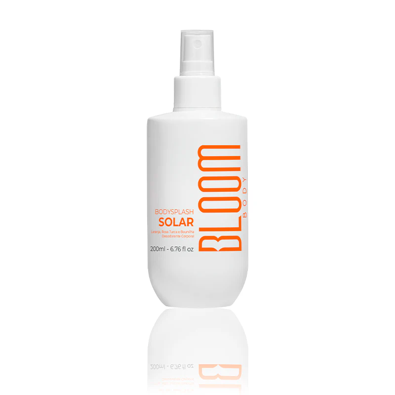 Frasco branco de plástico com spray e rótulo laranja BLOOM BODY bodysplash solar