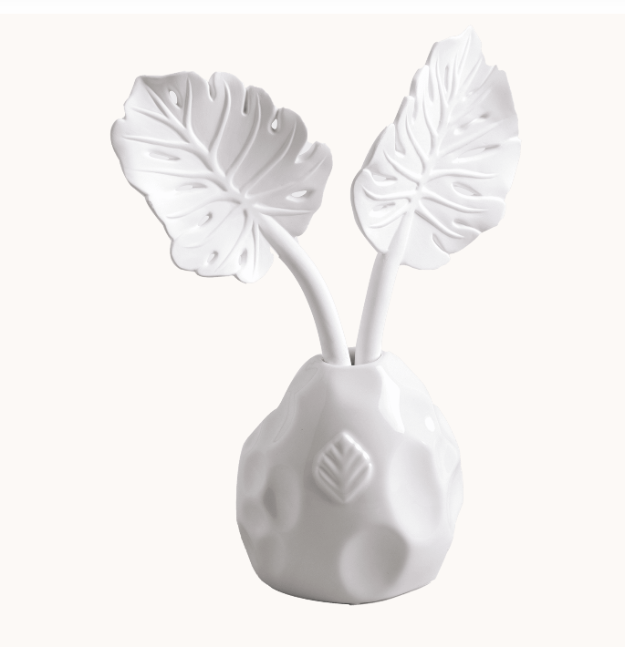 Vaso decorativo branco com duas folhas brancas de cerâmica