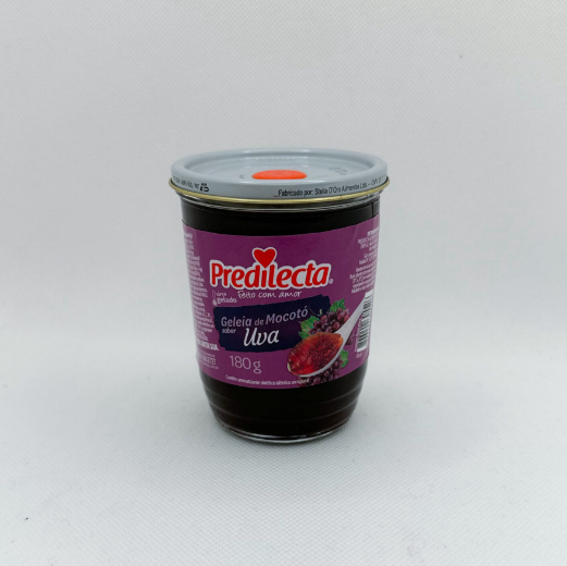 Frasco de geleia Predilecta sabor uva 180 g em fundo branco
