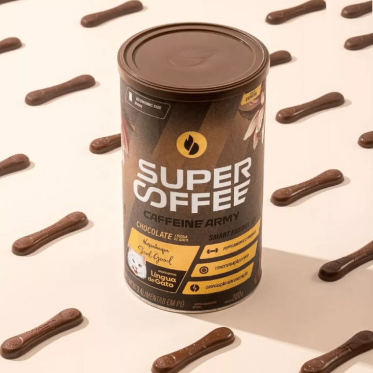 Lata de Super Coffee sabor chocolate com bastões de chocolate