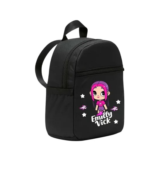 Mochila preta pequena com estampa colorida de personagem animada e texto Emilly Vick