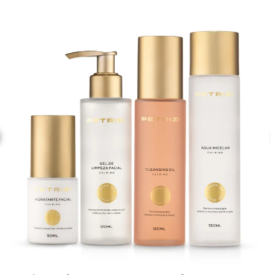 Conjunto de produtos faciais PETRIZI em embalagens douradas e transparentes
