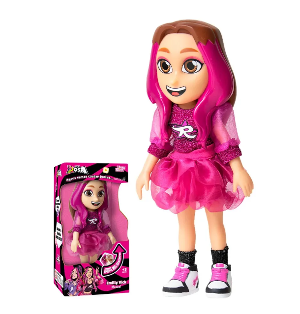 Boneca rosa com vestido e cabelo, e caixa rosa ao lado.