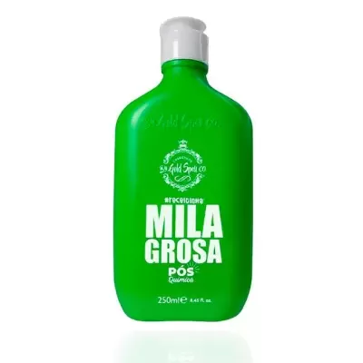 Garrafa plástica verde com tampa branca e texto branco à frente