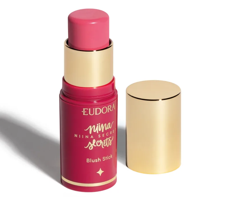 Blush em stick cor-de-rosa Eudora Ninna's Secret com embalagem vermelha e tampa dourada