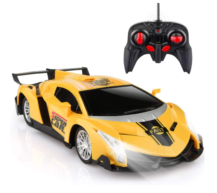 Carro de brinquedo amarelo de controlo remoto com controlador preto