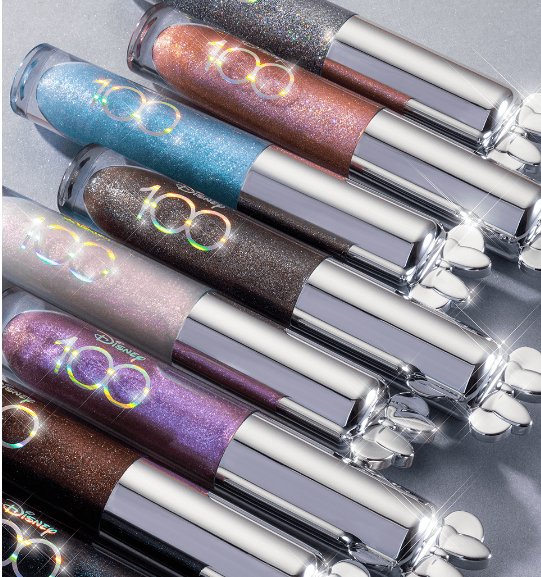 Glosses labiais com glitter em várias cores e tampas prateadas
