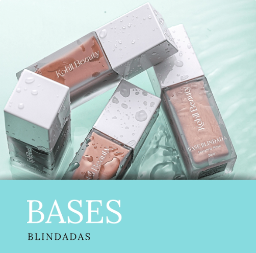 Frascos de base de maquilhagem Kyll Beauty em três tons com tampa branca e gotas de água, sobre fundo azul claro, com texto BASES BLINDADAS