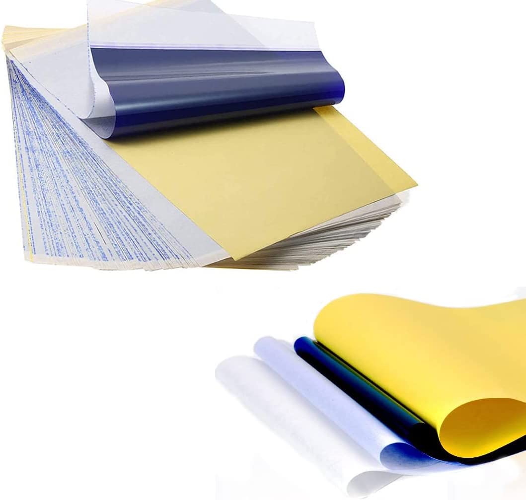 Folhas de papel autocolante coloridas empilhadas e desenroladas