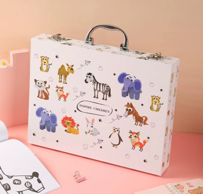 Mala branca infantil com desenhos de animais e texto INSPIRE CHILDREN