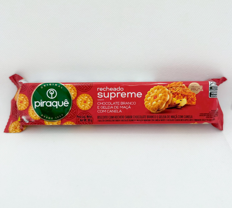 Pack de bolachas recheadas Piraquê Supreme vermelho com bolachas e texto