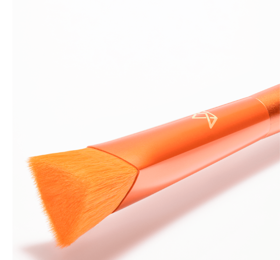 Pincel de maquilhagem laranja com cerdas sintéticas