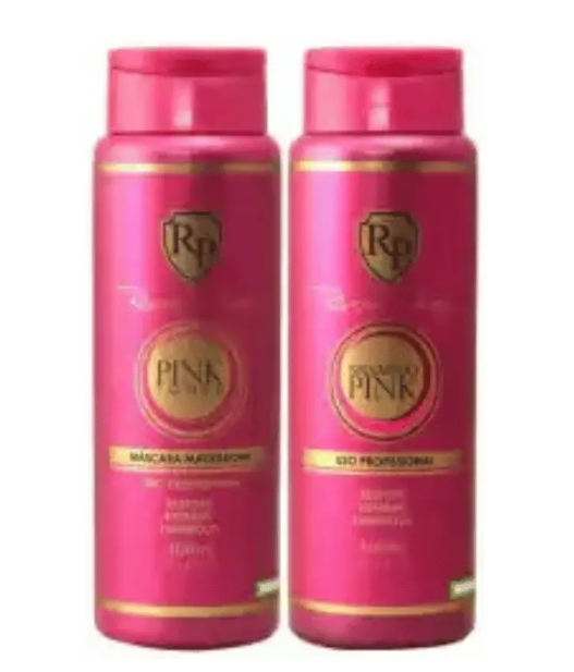 Dois frascos cor-de-rosa de shampoo e máscara com rótulos dourados