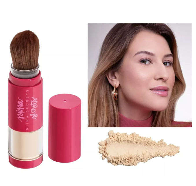 Base em pó compacta com pincel incorporado e amostra de pó bege claro