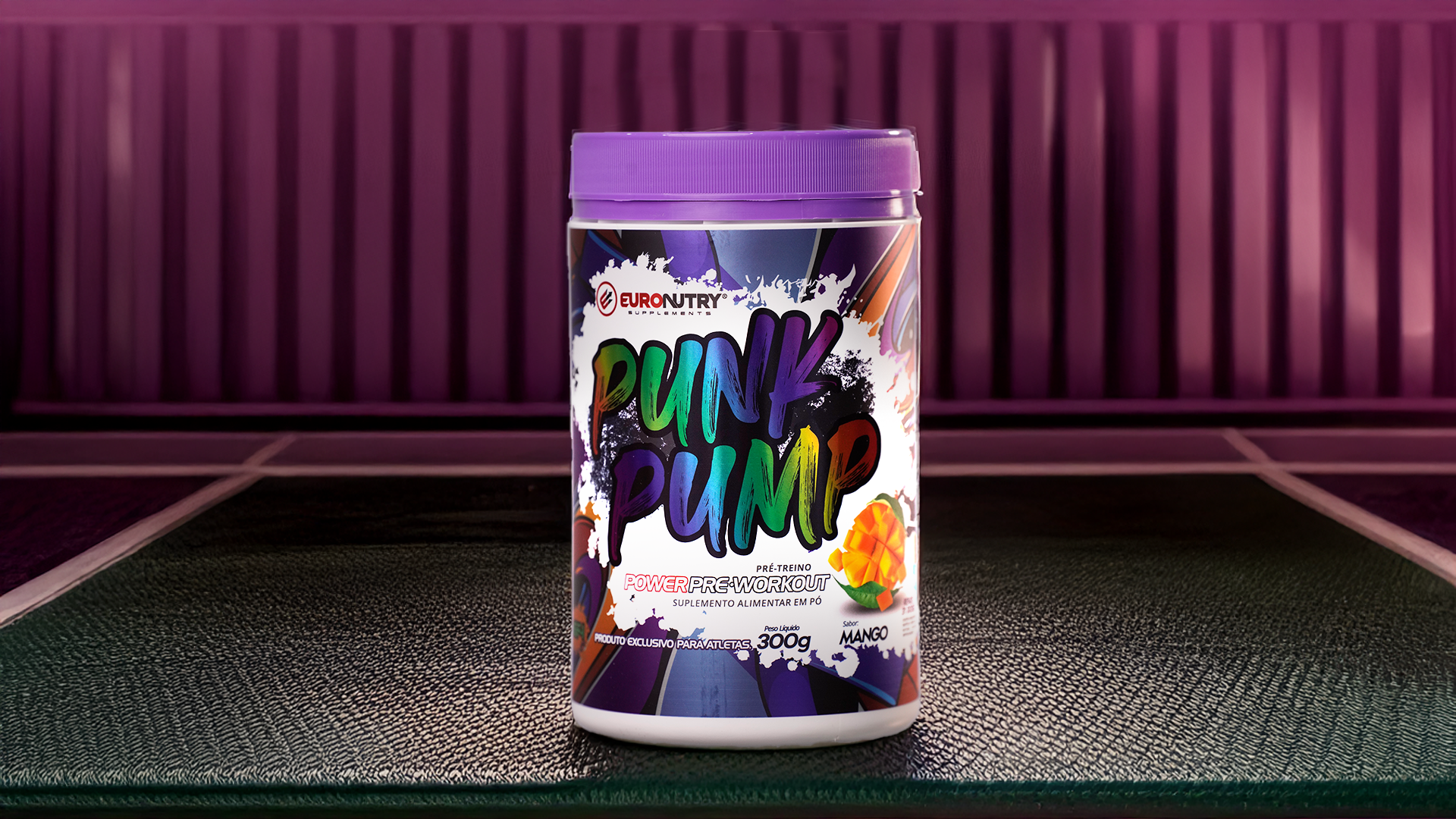 Frasco de suplemento Punk Pump com tampa roxa, rótulo colorido e texto em fundo roxo