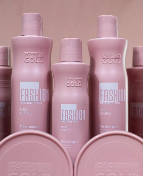 Frascos e frascos redondos rosas de produtos de cabelo Fashion Gold com rótulos visíveis
