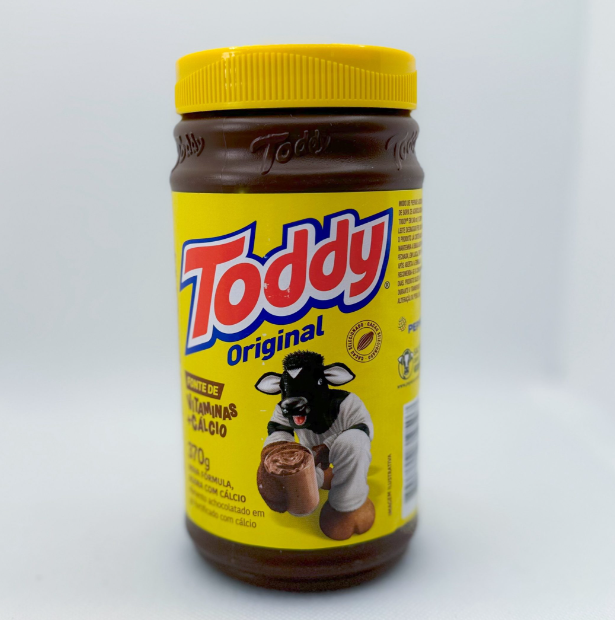 Frasco Toddy Original amarelo com vaca e texto