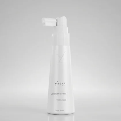 Frasco branco de plástico com aplicador em spray da marca YBERA
