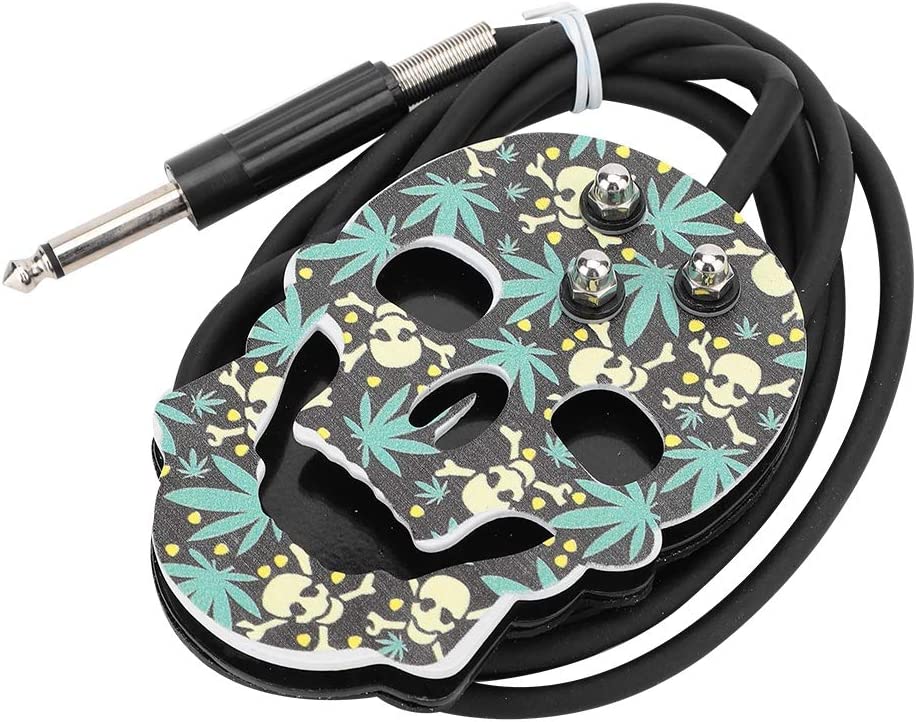 Suporte para cabo em forma de caveira com padrão de folhas de cannabis e caveiras.