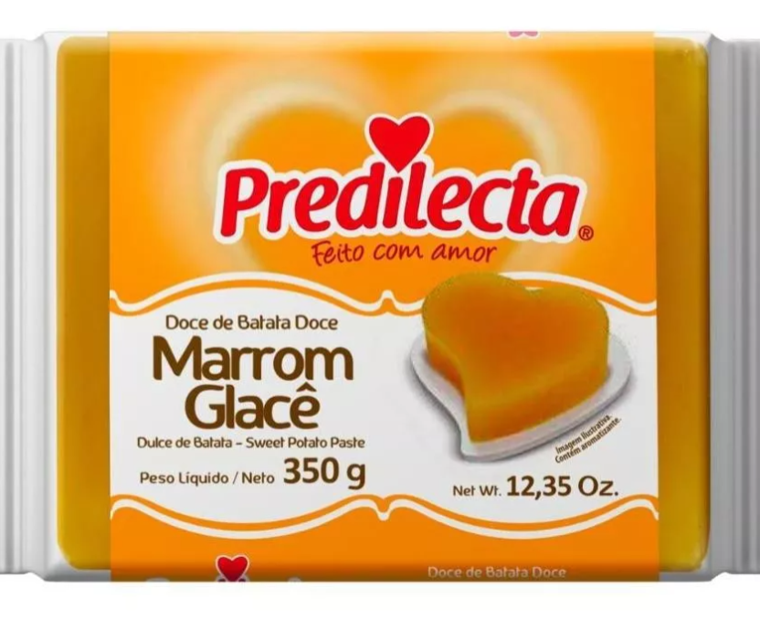 Pacote de doce de batata doce marrom glacê Predilecta com fundo amarelo e branco e doce em formato de coração.